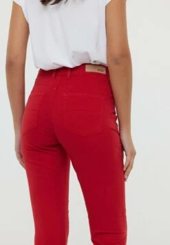 Lee Cooper Slim Fit Jeans - Berry 7 Lee Cooper Slim Fit Jeans - Berry -Stijl Verkoop d16e2035688741cc9354a3c0fcb75339